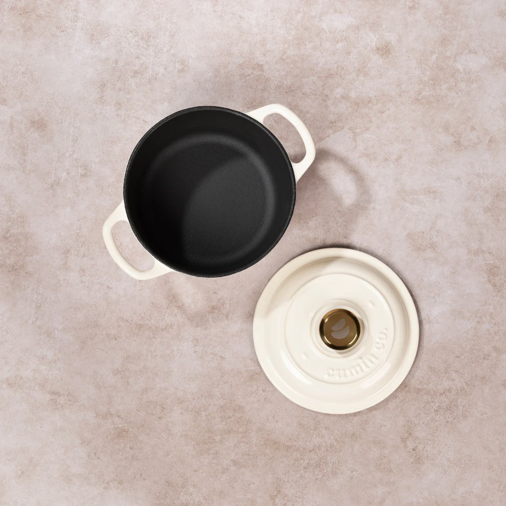 No. 6 Enamel Cast Iron Dutch Oven (1.2L) - Image 11