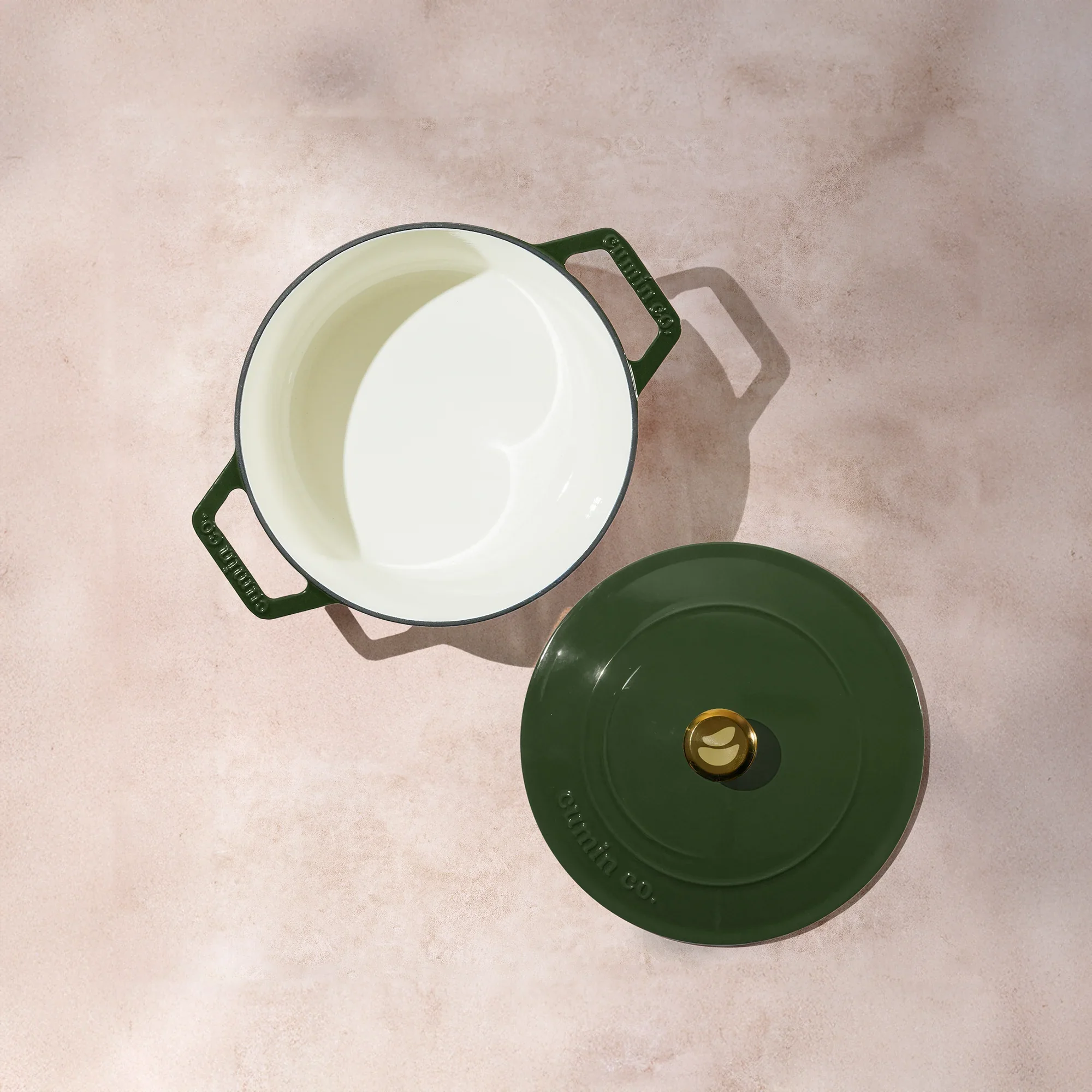 No. 8 Enamel Cast Iron Dutch Oven (2.5L) - Image 3
