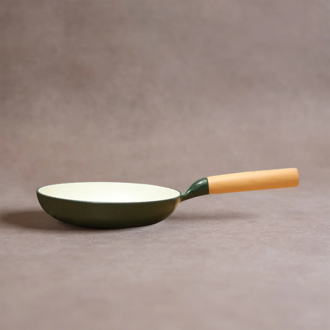 No. 8 Enamel Cast Iron Pan (20cm) - Image 2