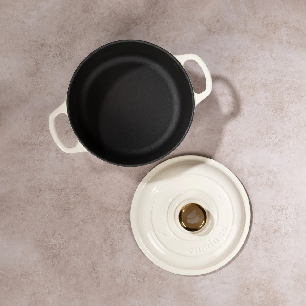 No. 8 Enamel Cast Iron Dutch Oven (2.2L) - Image 8